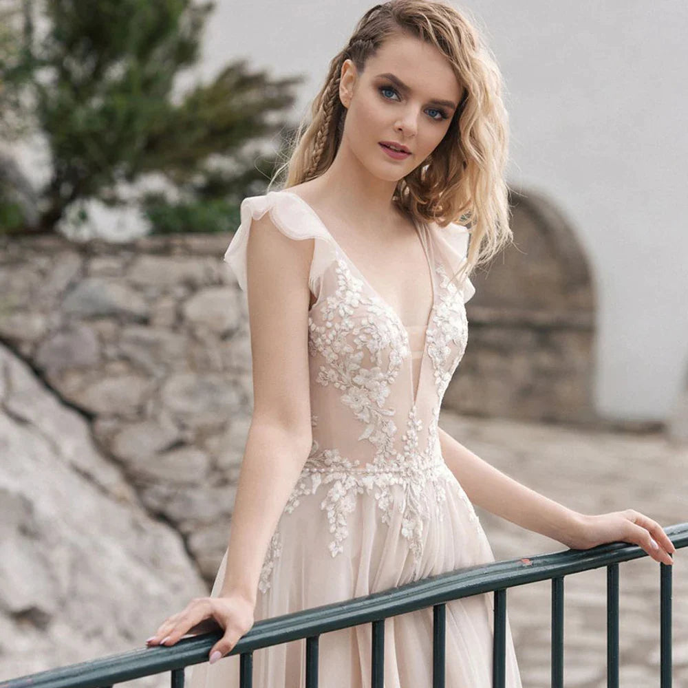 PERFECTO Boho con cuello en V Una línea de vestidos de novia Sin mangas con encanto Espalda abierta Apliques de encaje Vestidos de novia Robe De Mariée hecho a medida 