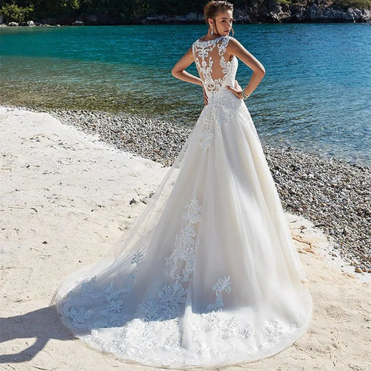Plus Size Wedding Dress Lace Applique Sleeveless Illusion Beach Wedding Dress Vintage A line Princess Bridal Gowns