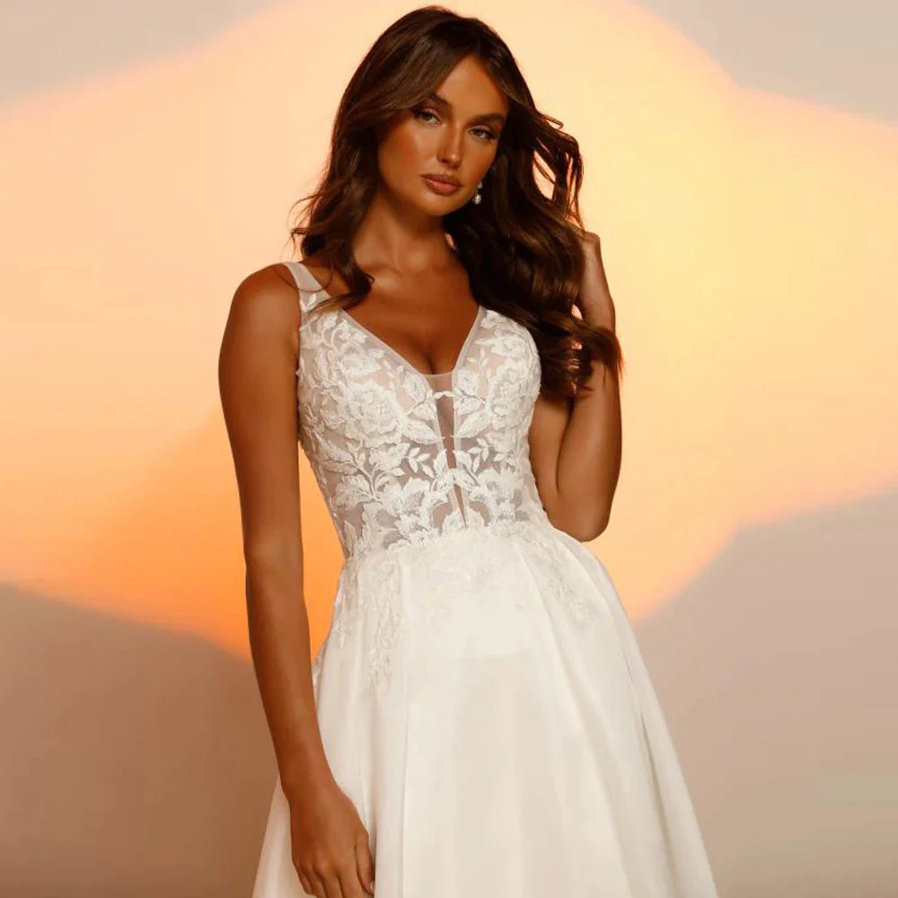 Perfecte elegante v-hals zijspleet trouwjurken Lace Appliques Mouwloze bruidsjurken Satijnen vloerlengte Vestidos de novia