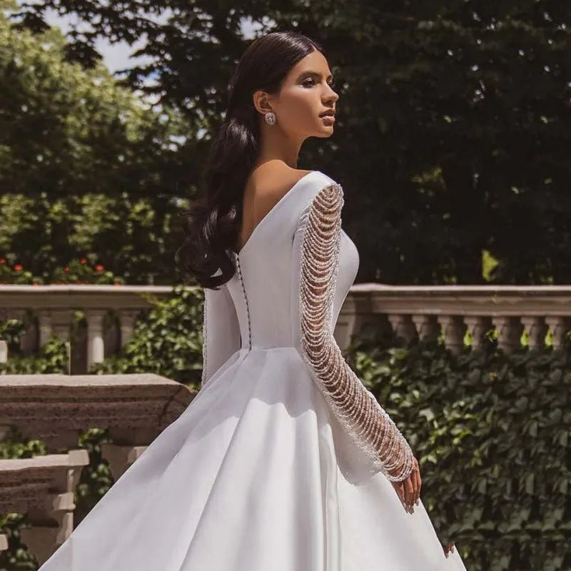 Vestido de novia de satén sencillo, línea A, cuello barco, manga larga, vestidos largos Vintage con botones y cuentas, vestidos elegantes hechos a medida 