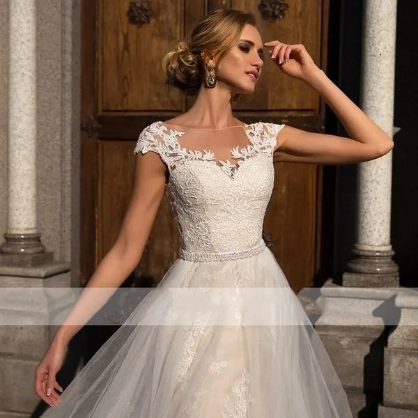 Exquisite O-Neck Wedding Dress Cap Sleeve Sheath Tulle Boho Button Bridal Gown Lace Appliques Illusion Train Vestido De Noiva