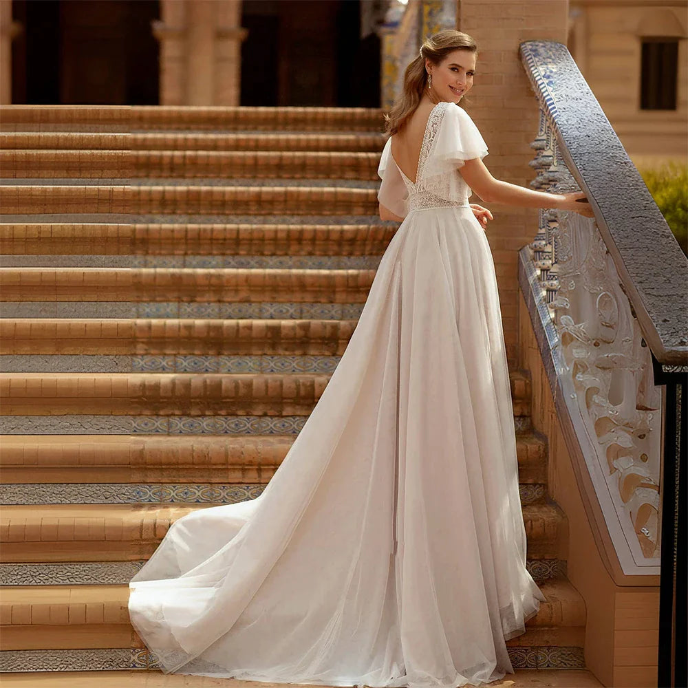 Vestido de novia romántico de línea a con cuello en V perfecto para mujer ilusión de tul de encaje mangas cortas con cola de barrido vestidos de novia sin espalda 