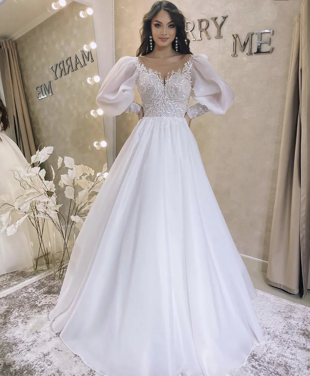 Vestido de noiva de manga de sopa longa A apliques de renda branca de organza A-line para mulheres personalizam para medidas vestidos de noiva elegantes lindos