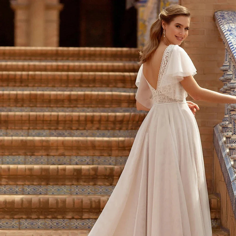 Vestido de novia romántico de línea a con cuello en V perfecto para mujer ilusión de tul de encaje mangas cortas con cola de barrido vestidos de novia sin espalda 