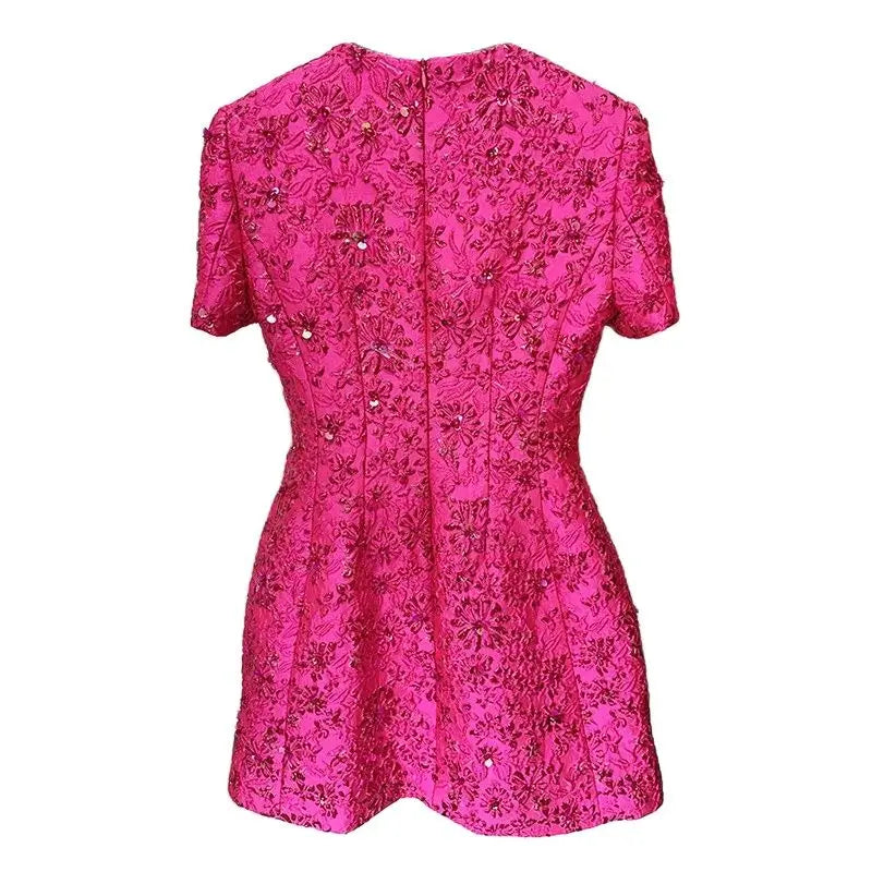 A niche heavy industry light luxury slim fitting short sleeved dress with exquisite and luxurious feel. New autumn dress